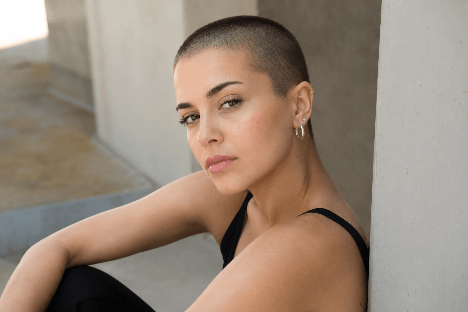 Buzz Cut : la coupe minimaliste et audacieuse qui transforme le look en 2026