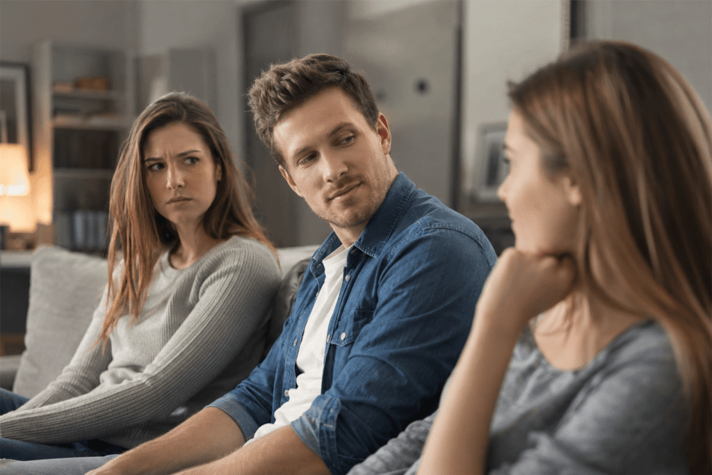 Homme en couple attiré par une autre femme