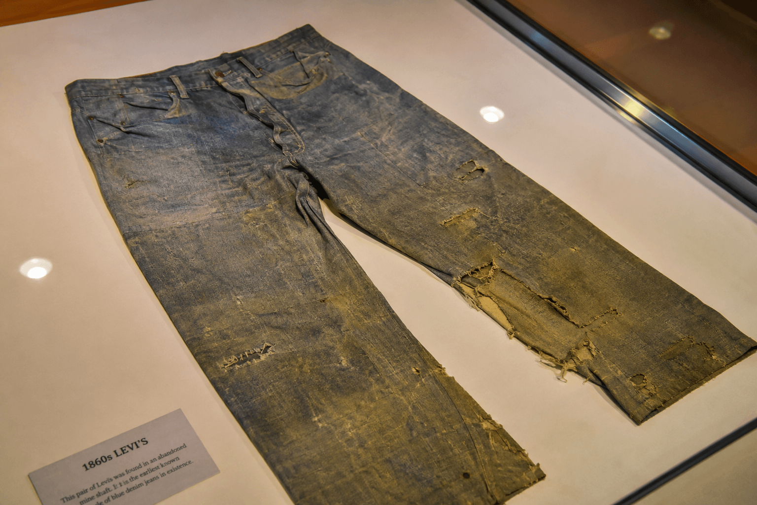 Pantalon le plus cher du monde : ces jeans de luxe qui valent une vraie fortune