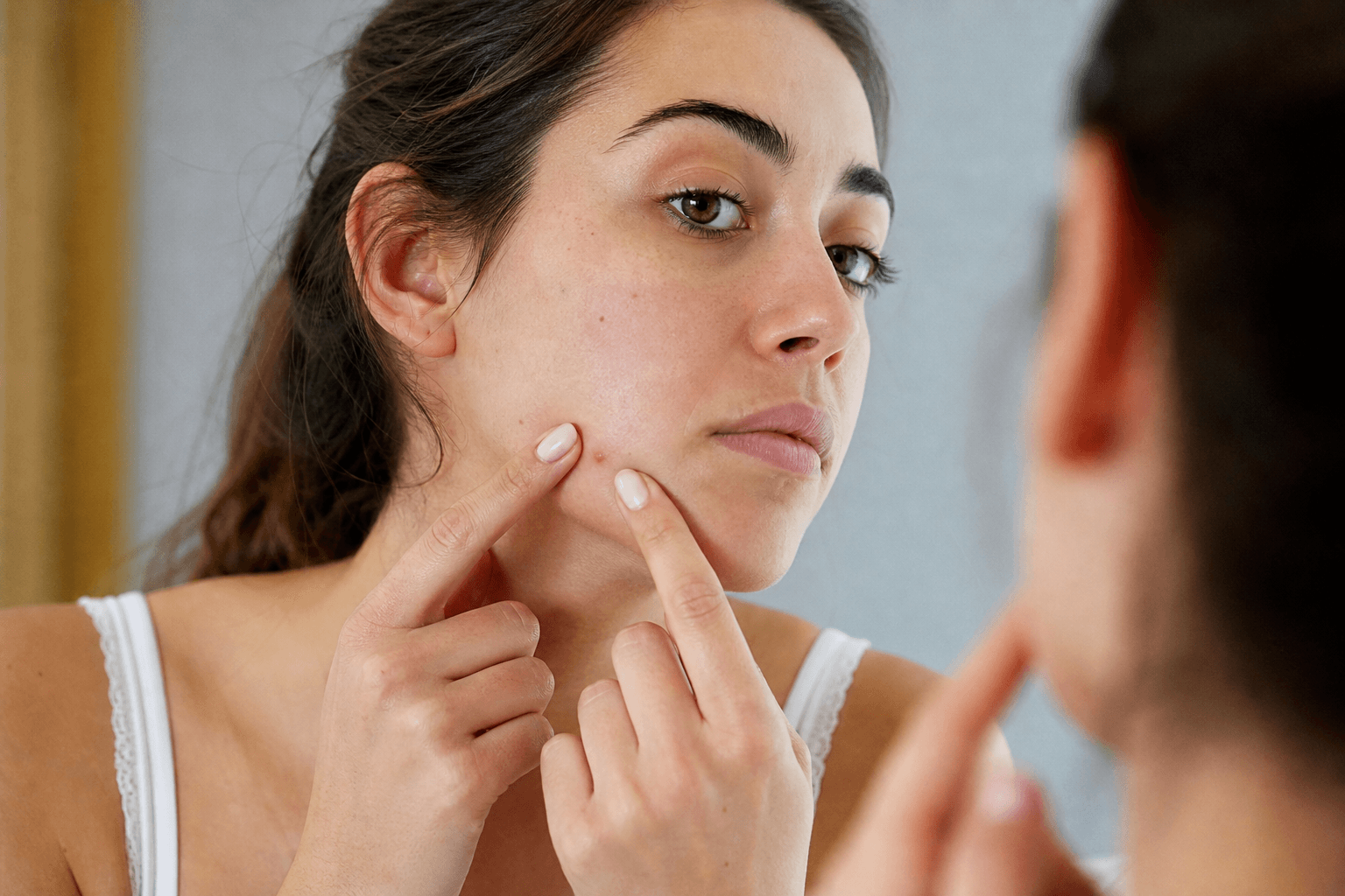 Percer un kyste sébacé : faut-il vraiment le faire et comment réagir ?