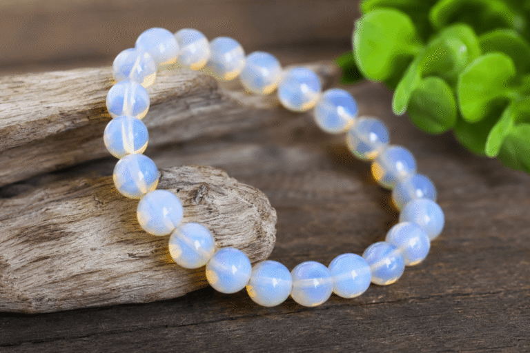 Opaline pierre