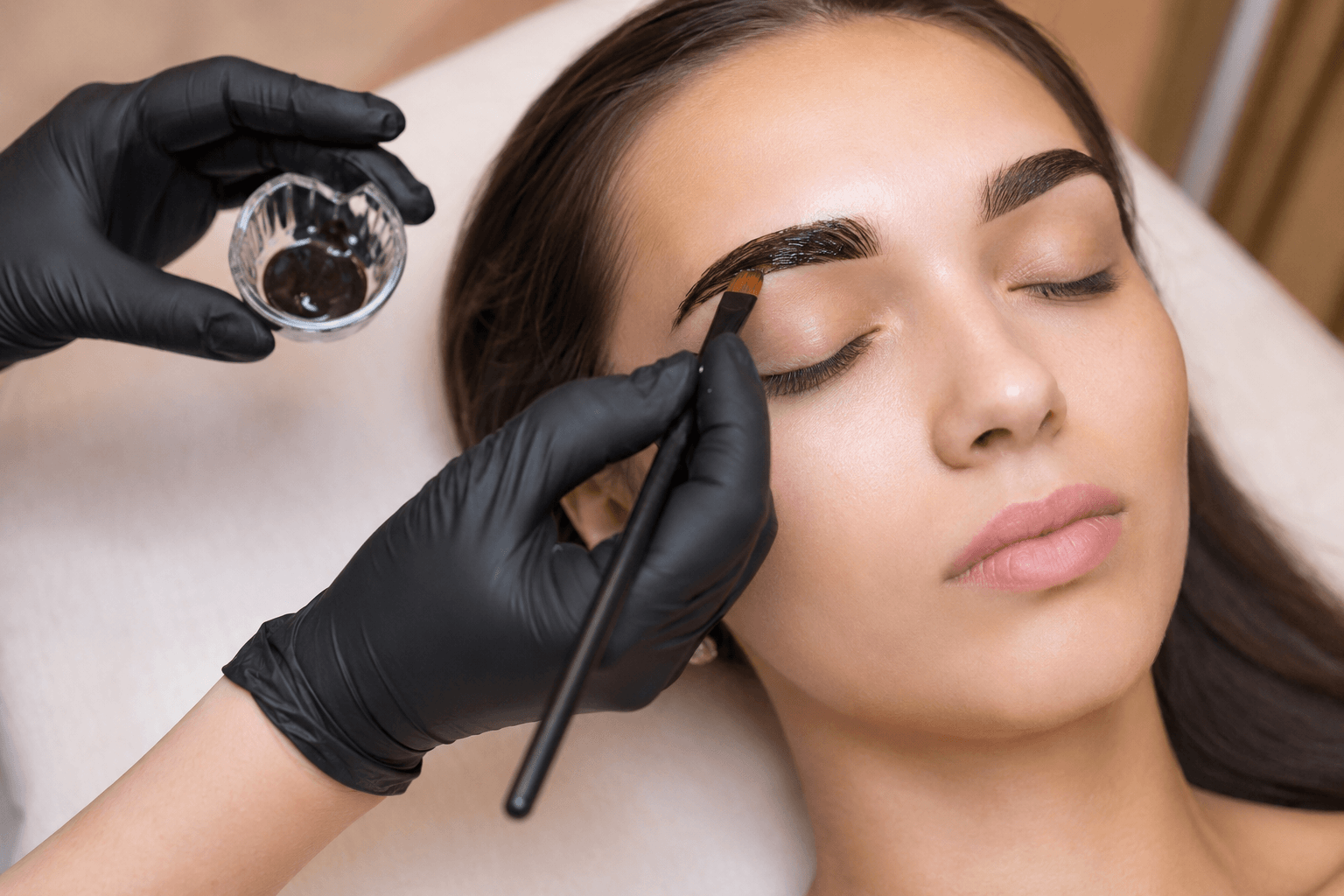 Teinture sourcils : guide complet pour des sourcils parfaitement définis